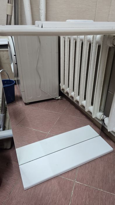 Продам полочку в ванну. На дачу может