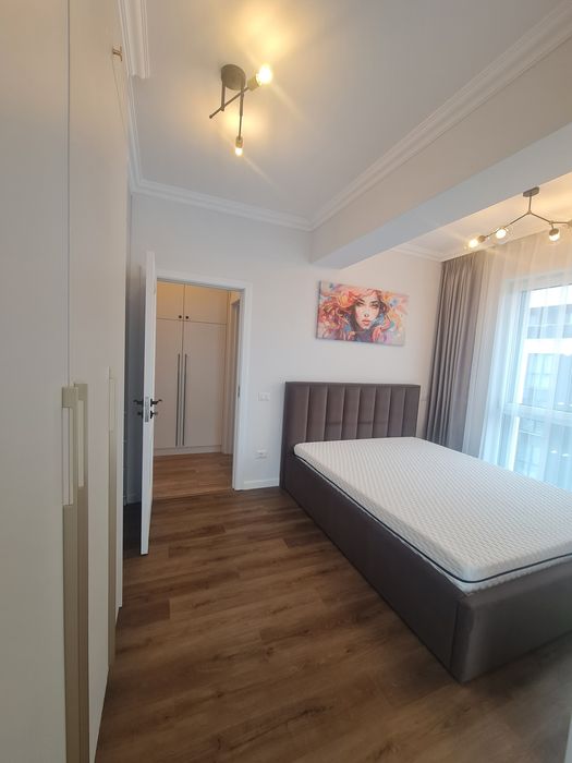 Închiriez apartament cu trei camere în bloc nou mobilat si utilat