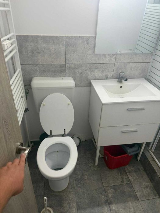 Ofer spre inchiriere garsoniera