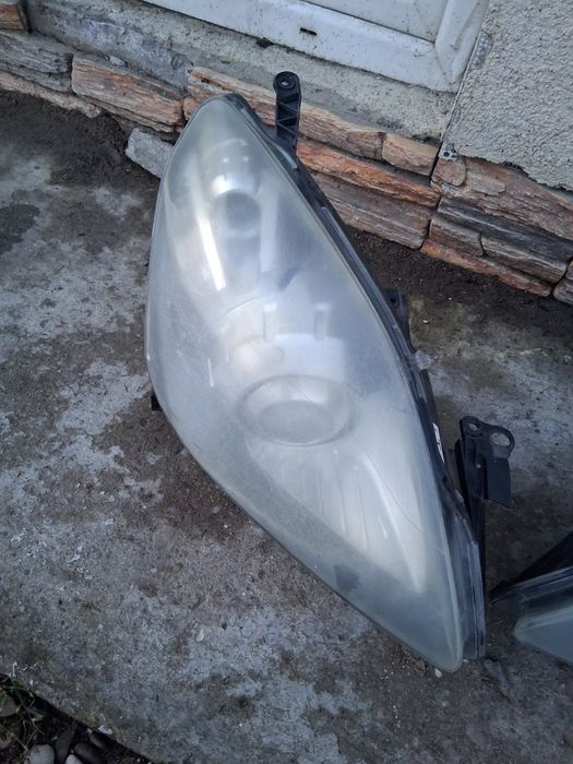 Far stanga /dreapta XENON Opel Zafira B 2005 2010