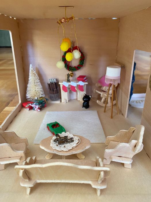 Къща за кукли от дърво