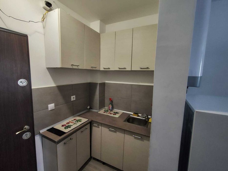 Închiriez garsonieră in Vasile Aaron 1200 lei