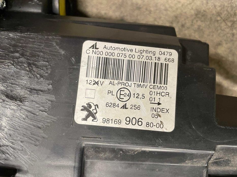 Ляв фар Peugeot 308 2017г.