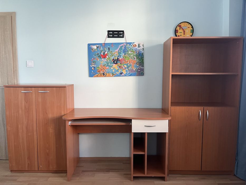 Комплект шкафове с бюро
