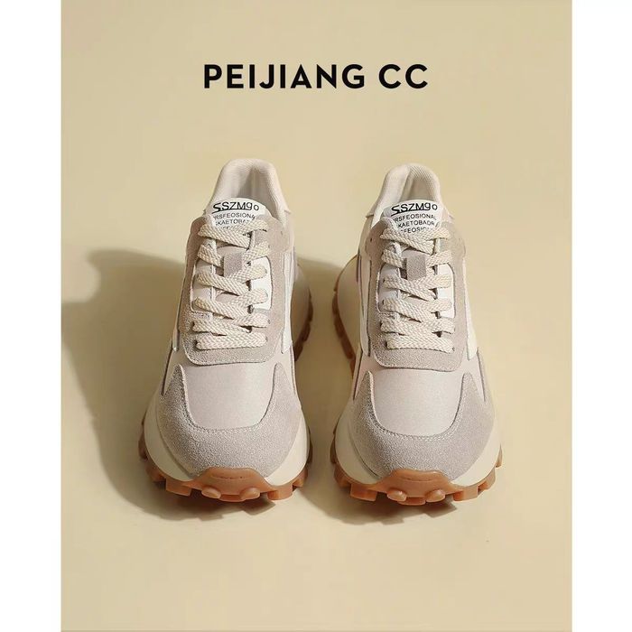 Ayollar uchun xitoyda ishlab chiqarilgan oyoq kiyimlar