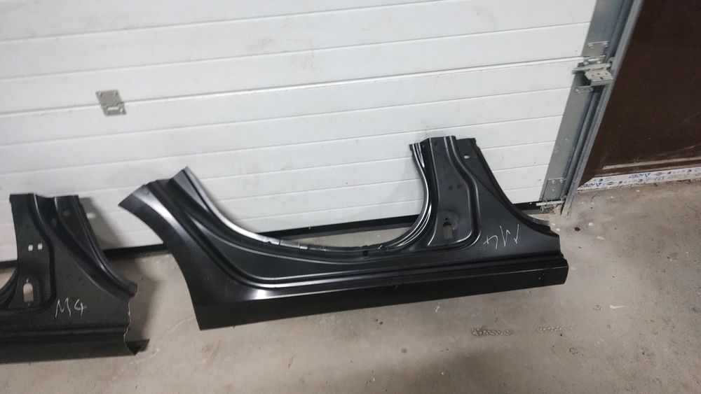 Prag dreapta Megan 4 Sedan , berlina