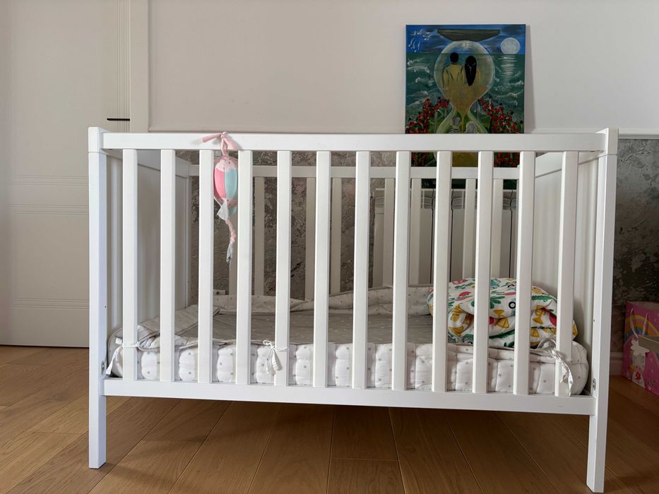 Vand Patut alb din lemn pentru bebelusi, saltea inclusa