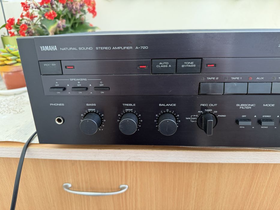 Yamaha A-720 Качествен стерео усилвател