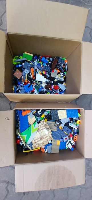 Лего коробками с фигурками