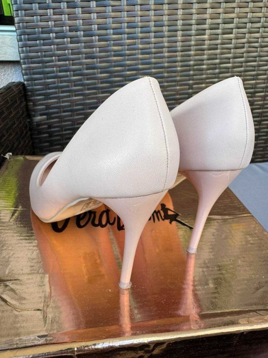 обувки на ток nude