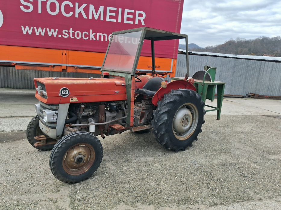 Tractor Massey Ferguson cu Circular