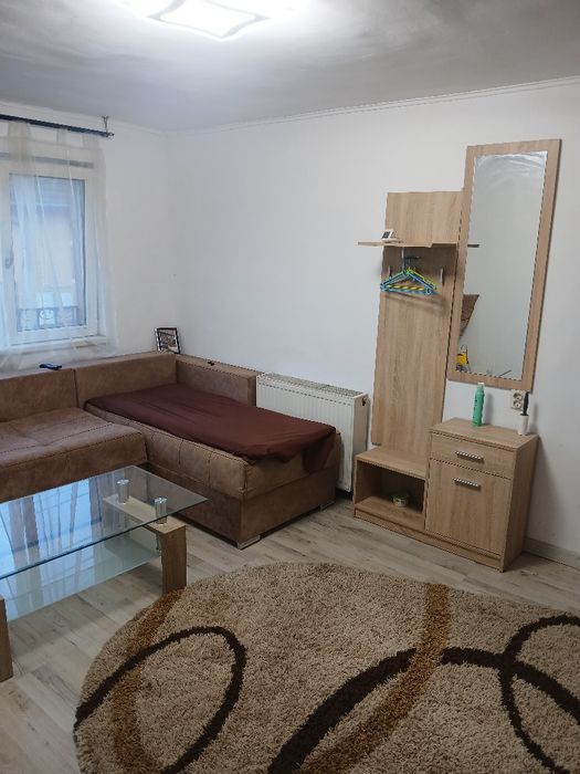 Închiriez camera la casa