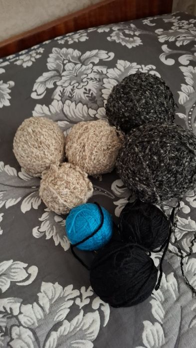 Мотки пряжи шерстянные