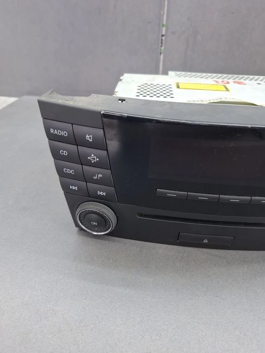 Radio CD A 211 870 12 89 Mercedes-Benz E-Class 2005