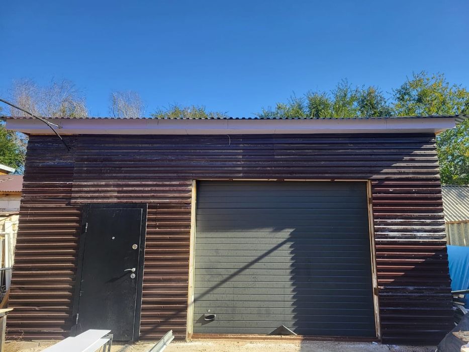 Дом Бизнес на проезжей части