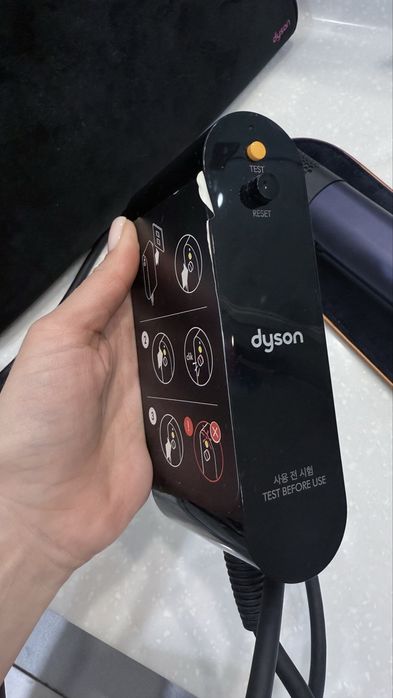 Утюжок-фен Dyson Airstrait