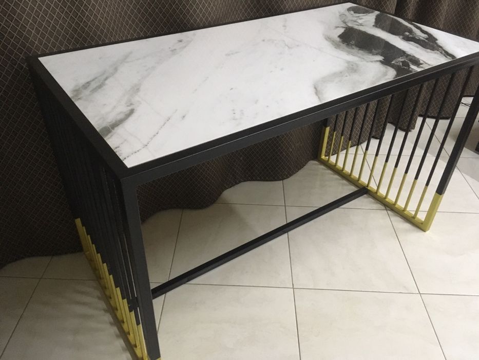 Продам стол “Marble White”
