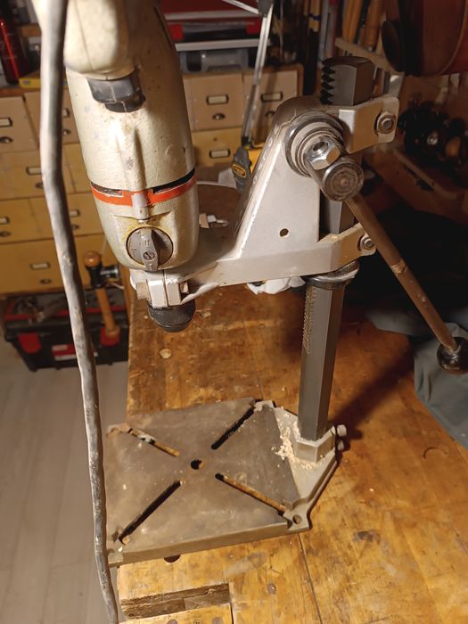 Стойка с бормашина