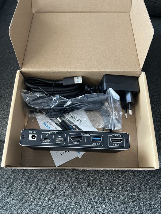 Switch tip dockingstation  pt 2 pc-uri si 1 monitor 4k 60Hz