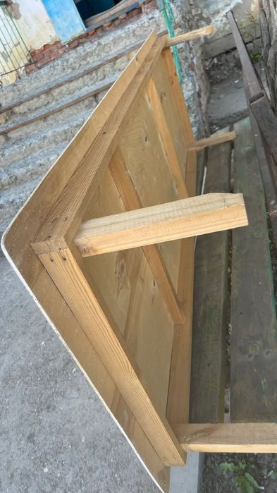 Стол деревянный низкий