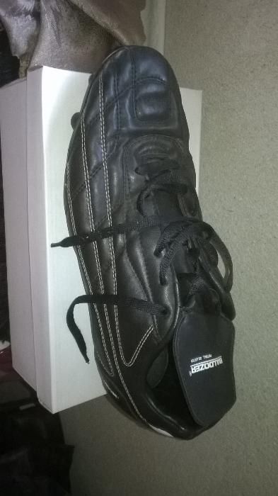 Футболни бутонки