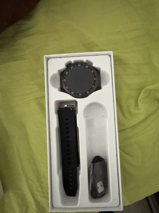 Смарт часовник чисто нов