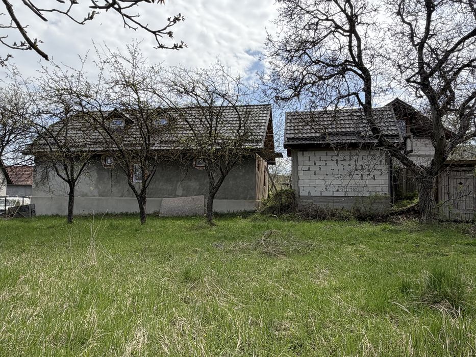 Se vinde casă spațioasă, formata din  2 corpuri + teren 1400 mp – Moldovenești, Cluj