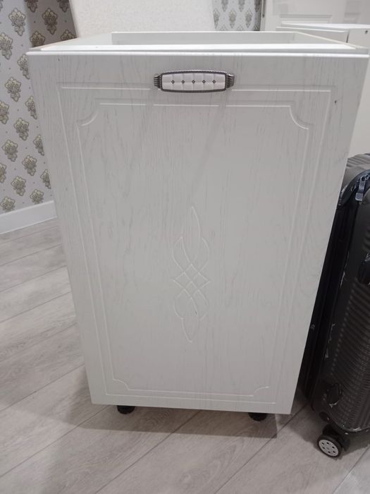 Столещница 260×60×2,5 и кухонный шкаф