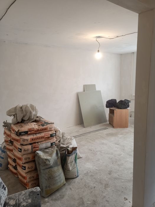 Левкас,поклейка галтелей