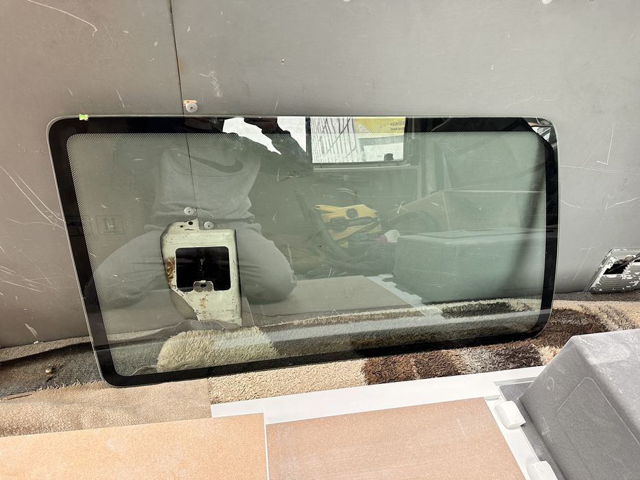 Стекло заднее левое т4 транспортер