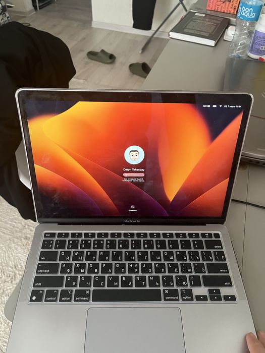 Macbook 13,1- 2020 M1