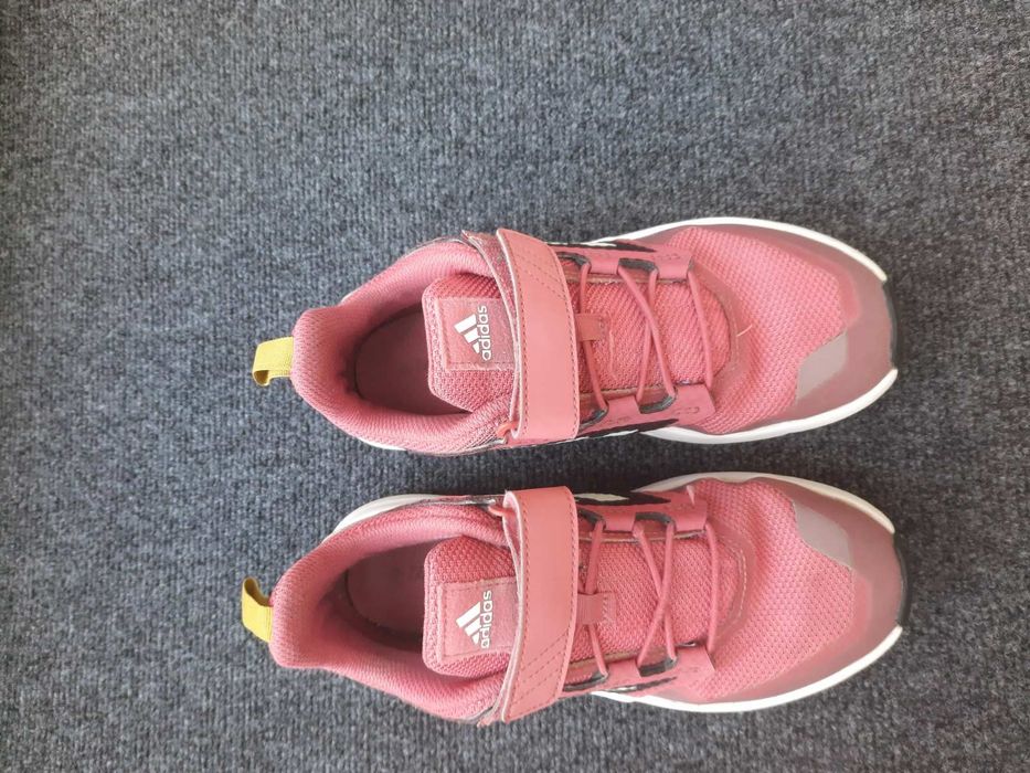 маратонки Adidas  размер 37½