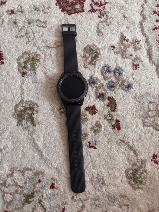 Черные часы galaxy watch