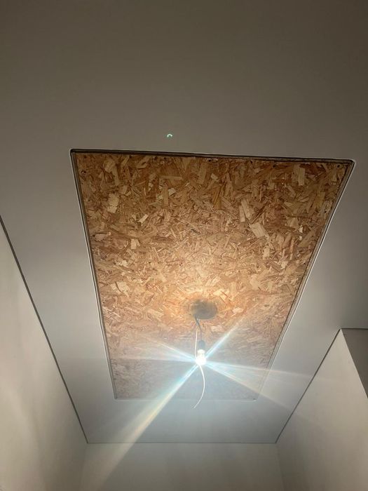 Натяжные потолки  окно балкон