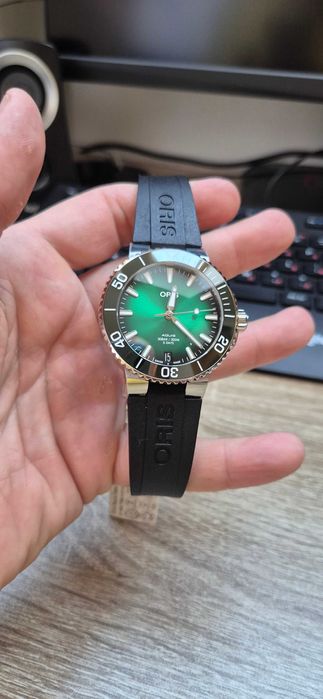 Oris Aquis date Caliber 400 41.5 mm - Green