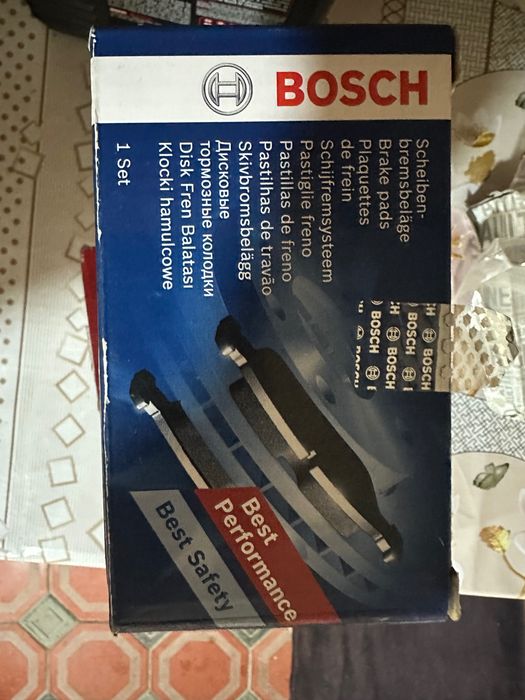 Тормозные колодки BOSCH на Lada Vesta ( передние )