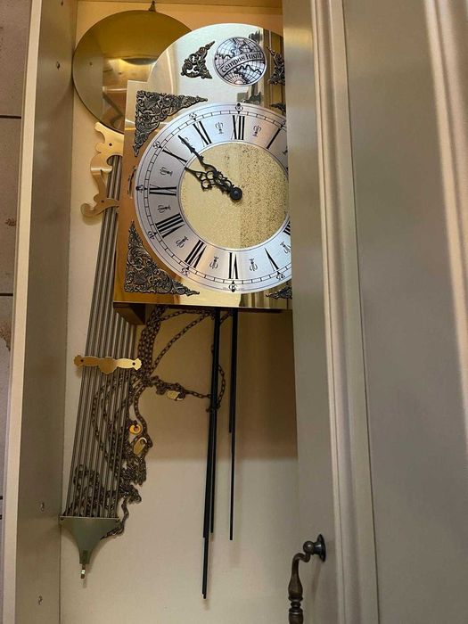 Set mobilier clasic living lemn masiv comoda + oglinda + masa + pendul