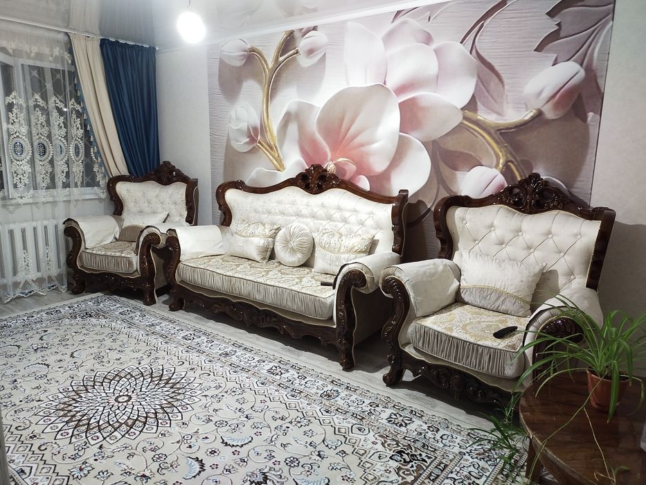 Диван королевский с двумя креслами!