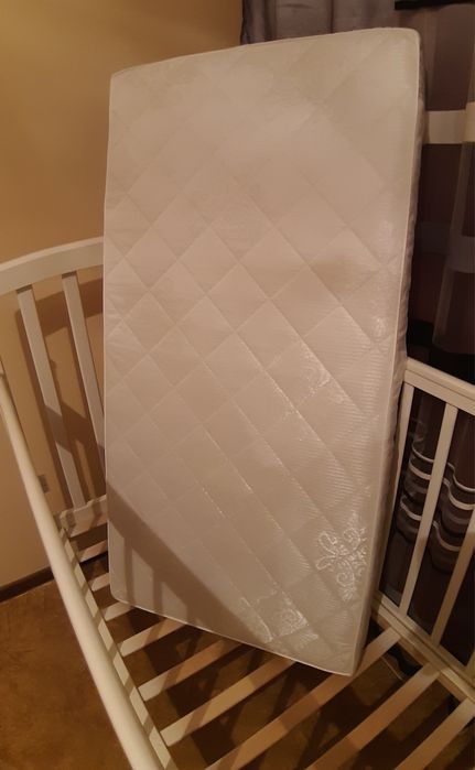 Детская кровать  с матрасом новая