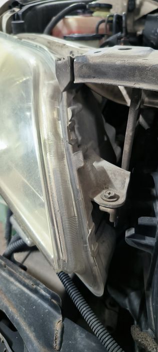 Фара Тойота Камри 40