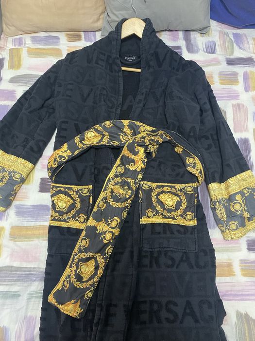 Vând halat Versace Baroque