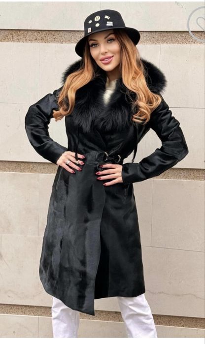 Черно палто от пони с лисица