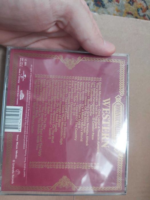 CD de Colecție „Western” - Copertă cu Ilustrație de Luis Royo