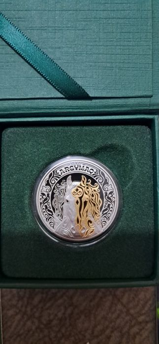 Продам  монеты 2500