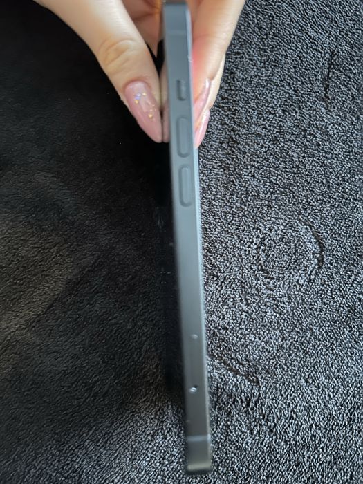 Продавам Iphone 13