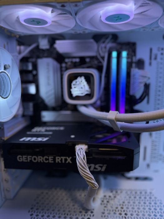 PC Gaming RGB RTX 5070 R7 9700x 32gb