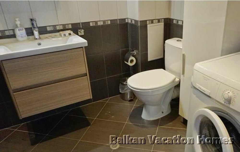 Тристаен апартамент в затворен комплекс в Бяла