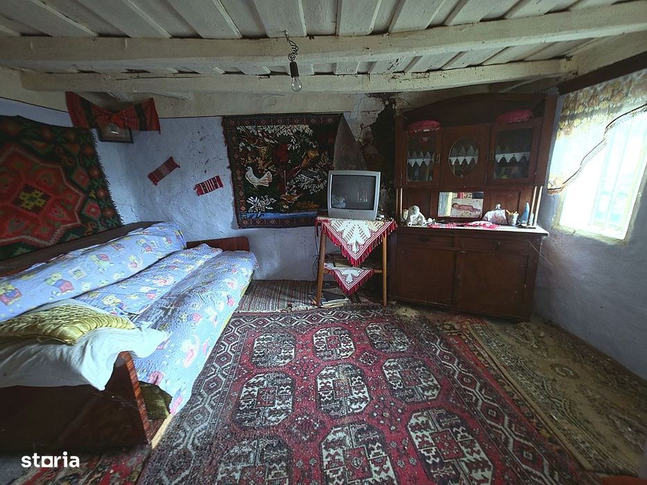 Teren de vanzare + casa in Gorghesti, Bacau – 7.391 mp, zona linisti
