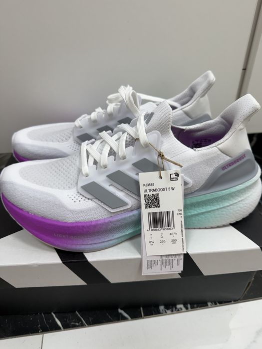 Беговые кроссовки Adidas Ultraboost 5