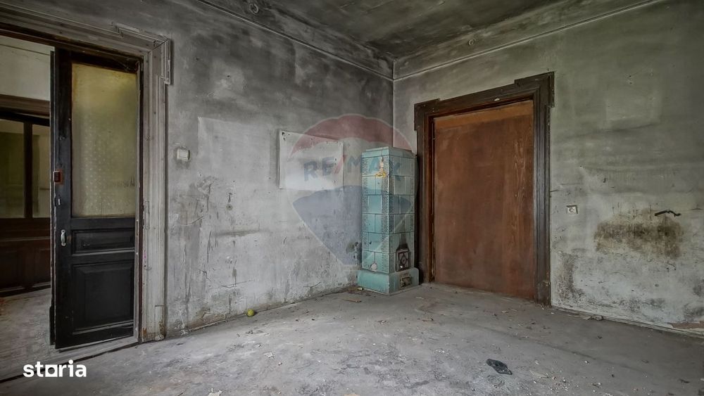 Vilă pe str Alexandru Ioan Cuza, 10 camere, S + P + E, teren 282 mp